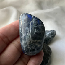 Load image into Gallery viewer, Labradorite tumbles