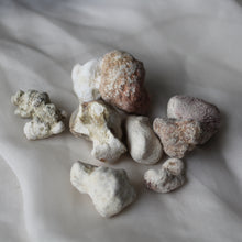 Load image into Gallery viewer, Raw Snakeskin Agate Stones