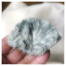 Load image into Gallery viewer, Raw Silvery Seraphinite