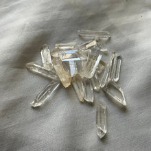 Load image into Gallery viewer, Titanium Gas Phantom Crystal Jewel Points