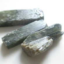 Load image into Gallery viewer, Chrome Diopside Crystals - Song of Stones