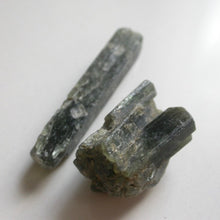 Load image into Gallery viewer, Chrome Diopside Crystals - Song of Stones