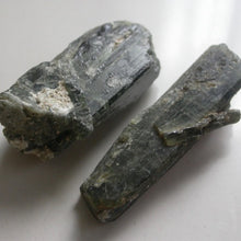 Load image into Gallery viewer, Chrome Diopside Crystals - Song of Stones