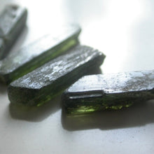 Load image into Gallery viewer, Chrome Diopside Crystals - Song of Stones