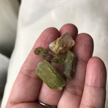 Load image into Gallery viewer, Delphi Oracle Quartz Crystal pieces