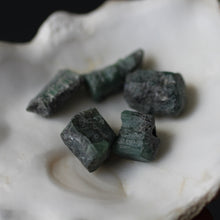 Load image into Gallery viewer, Emerald Circle of 5