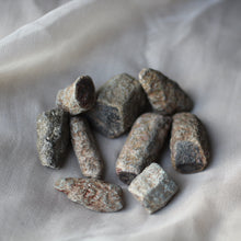 Load image into Gallery viewer, Star Sapphire Crystals