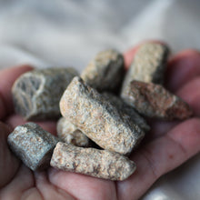 Load image into Gallery viewer, Star Sapphire Crystals