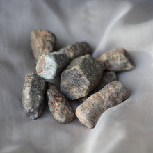 Load image into Gallery viewer, Star Sapphire Crystals