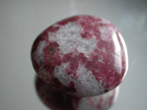 Thulite's Angelic Song