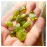 Tumbled Peridot Crystals