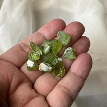 Load image into Gallery viewer, Raw Peridot Crystal pieces