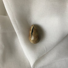 Load image into Gallery viewer, Hatching