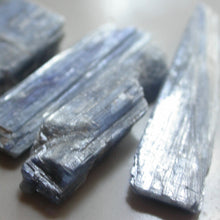 Load image into Gallery viewer, Blue Kyanite - Song of Stones
