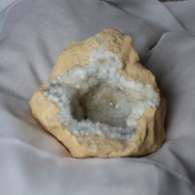 Load image into Gallery viewer, Star Portal Calcite Geode