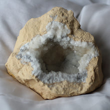 Load image into Gallery viewer, Star Portal Calcite Geode