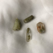 Load image into Gallery viewer, Delphi Oracle Quartz Crystal pieces