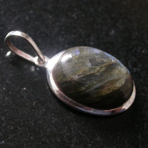Flashy Labradorite Pendant 3 - Song of Stones