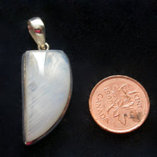 Load image into Gallery viewer, Flashy Rainbow Moonstone Pendant 41403 - Song of Stones