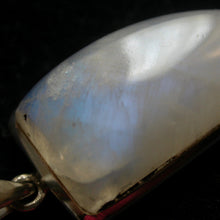 Load image into Gallery viewer, Flashy Rainbow Moonstone Pendant 41403 - Song of Stones