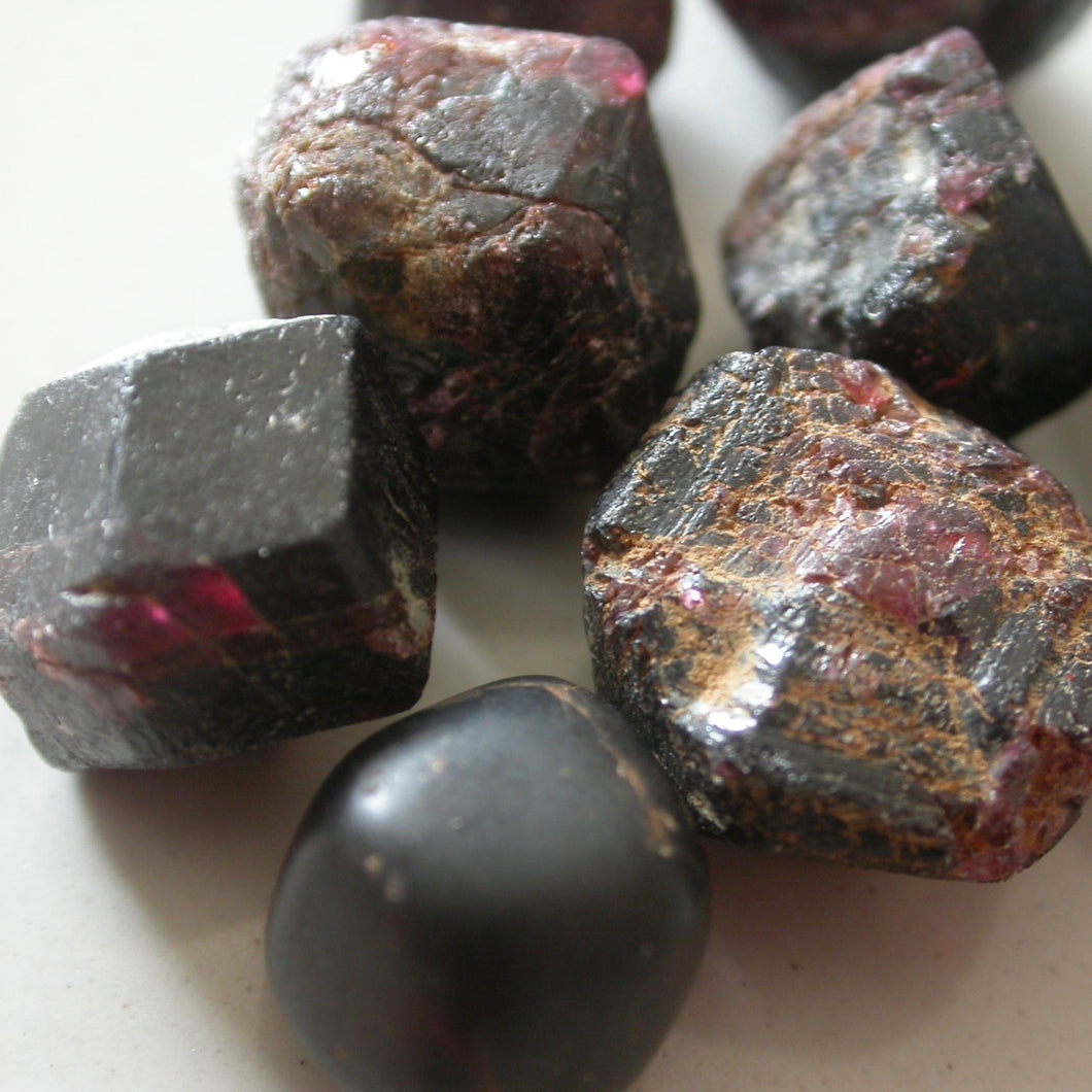 Star Garnet Crystals – Song of Stones