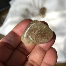 Load image into Gallery viewer, Rutilated Quartz to focus light