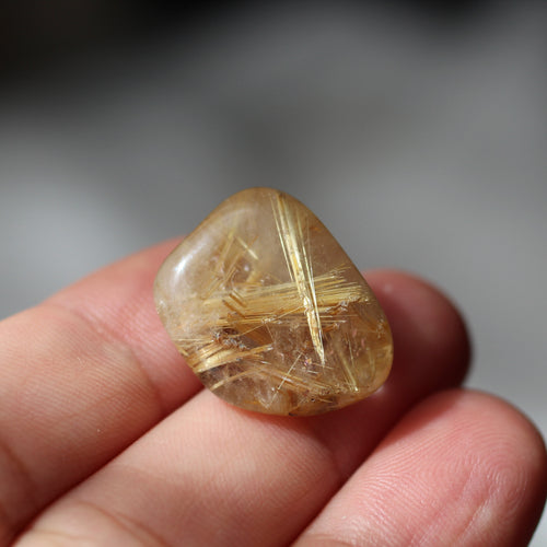 Rutilated Quartz tumbles to focus light