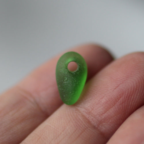 Gentle Twist Sea Glass Bead - Song of Stones