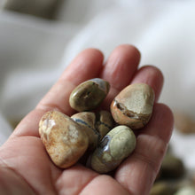 Load image into Gallery viewer, Mt. Hay Star Agate Amulet Stone - Song of Stones