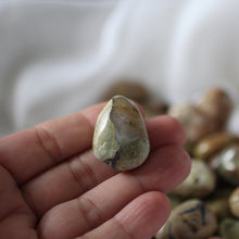 Load image into Gallery viewer, Mt. Hay Star Agate Amulet Stone - Song of Stones