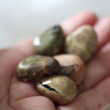 Load image into Gallery viewer, Mt. Hay Star Agate Amulet Stone - Song of Stones