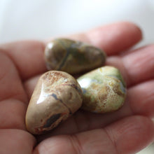 Load image into Gallery viewer, Mt. Hay Star Agate Amulet Stone - Song of Stones