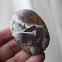 Load image into Gallery viewer, Violet Agate - Song of Stones